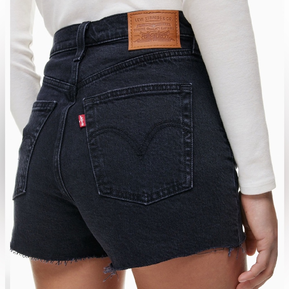 BNWT levi’s premium ribcage jean shorts in black🖤